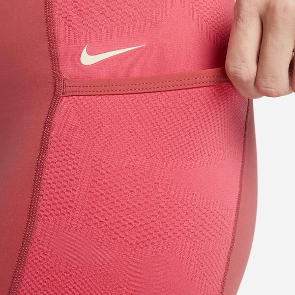 Nike Pro Women's High-Waisted 3" Training Shorts with
Pockets in Red NWOT - Picture 4 of 6